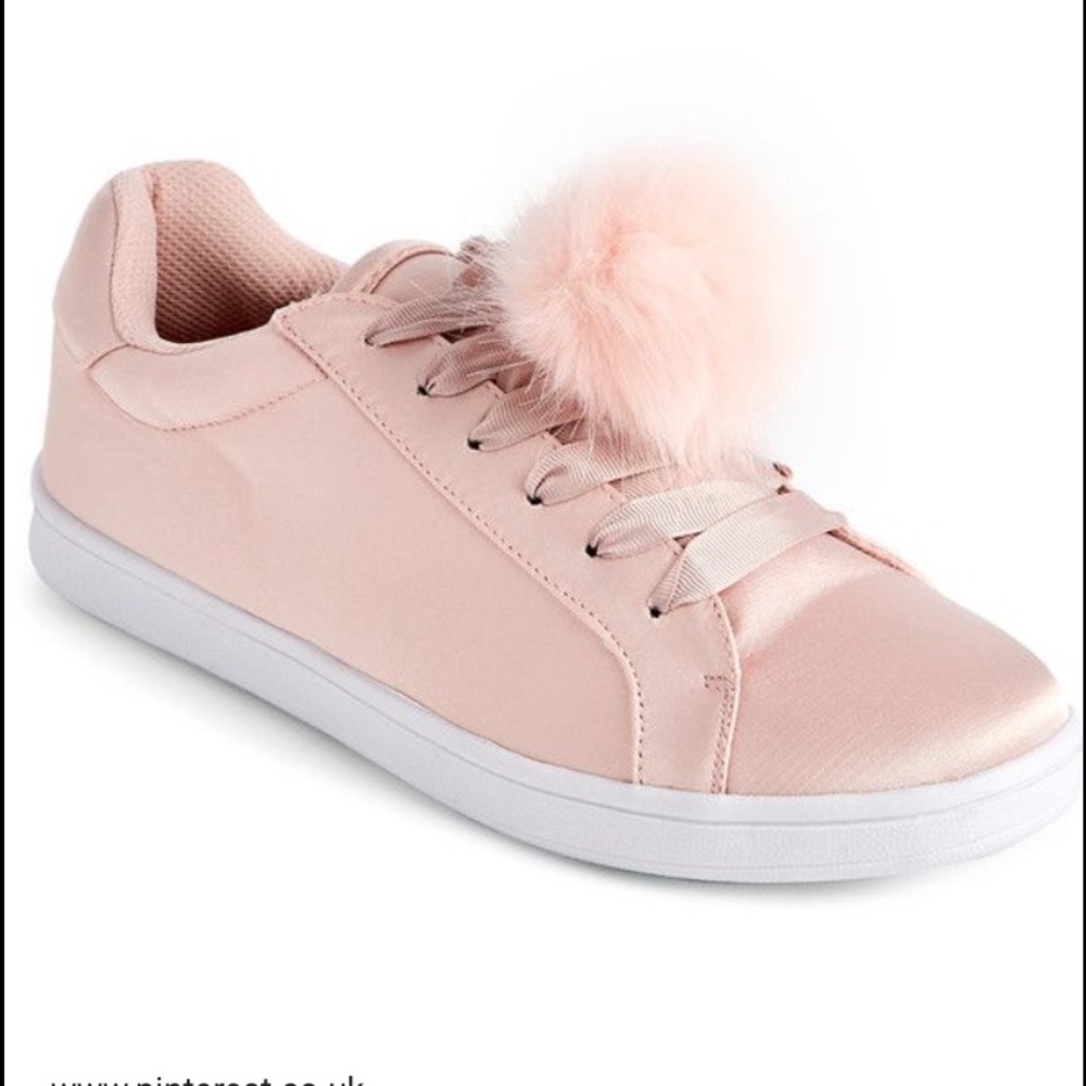 BNWOT MADDEN GIRL POM POM BAABEE BLUSH SHOES 7.5